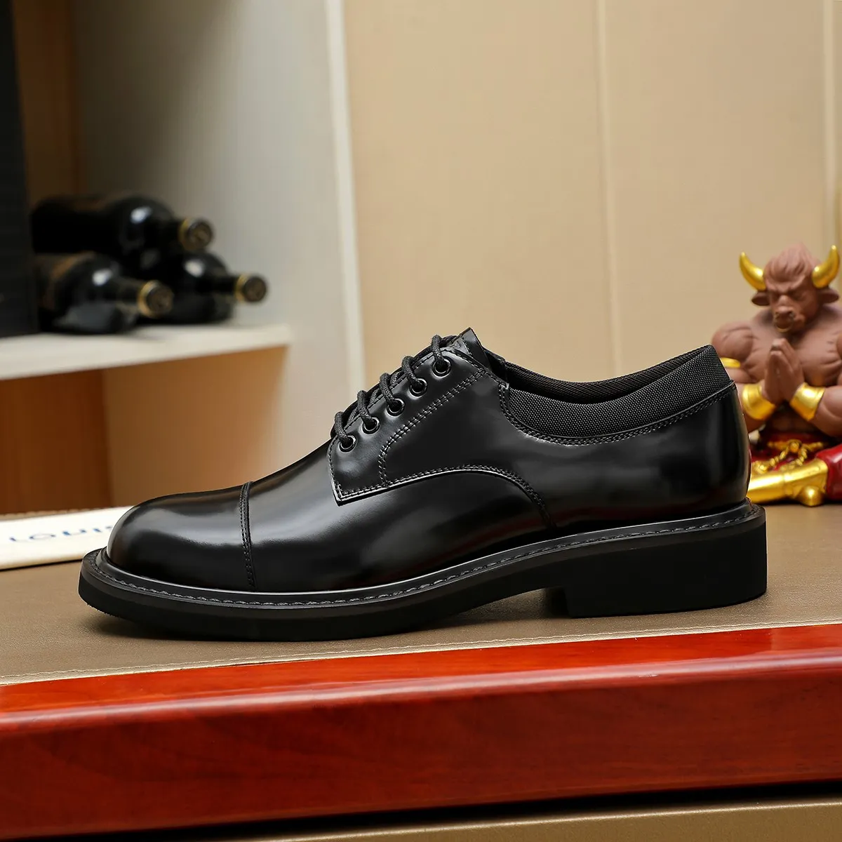 Men's shoes 💰 660 💰 Louis Vuitton LV ® 🆕 model 🔛Full shoe counter, first layer cowhide, 🐂leather lining casual shoes for men, super soft outsole, essential for driving. Counter synchronization, original first layer cowhide, completely 1:1 mold customization🌹top version, color optional! Number: 39-44 (customized at 38.45)